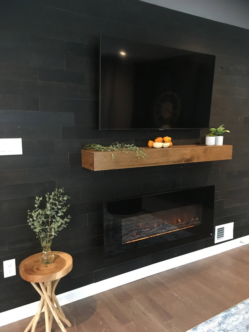 Peel and Stick Reclaimed Black Ice Wood Planks Z954370